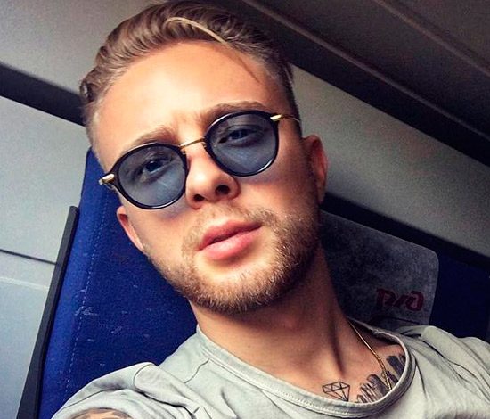 Егор Крид вышел на сцену в халате. Смотри!