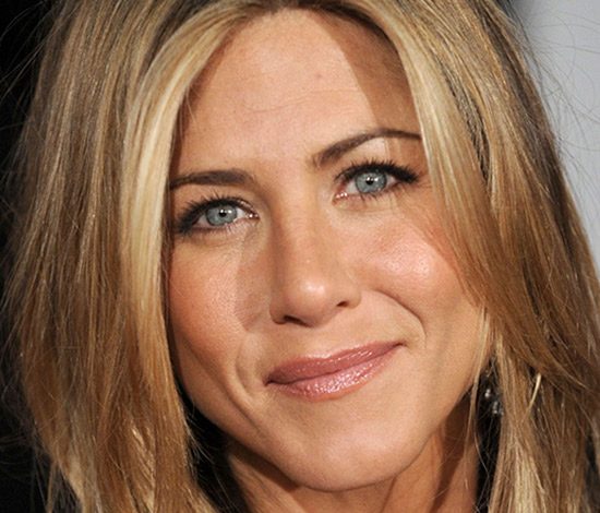 Дженнифер Энистон публично расплакалась. Почему?