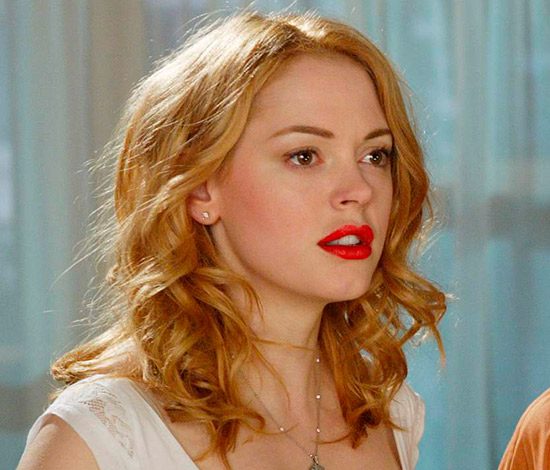 Звезда сериала «Зачарованные» сняла клип с бабушками