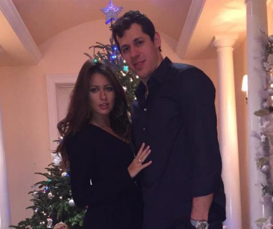 Жена Евгения Малкина впервые вышла в свет после родов