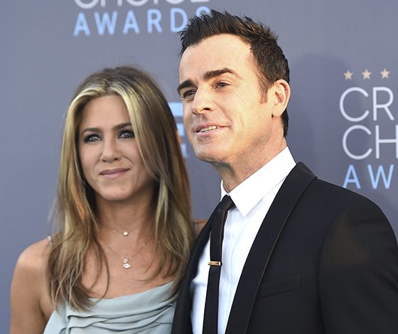 Дженнифер Энистон показала плоский живот