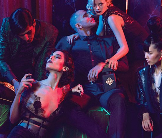 Акция в ЦУМе: купи одни духи – получи семь в подарок!