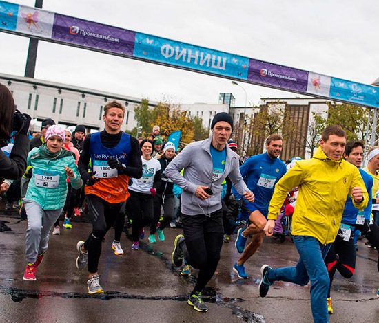 До благотворительного забега фонда Ксении Раппопорт месяц!