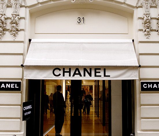 Магазин Chanel ограбили с топорами