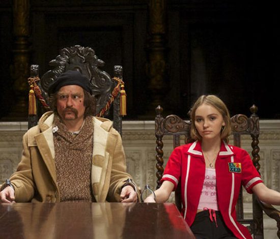 Джонни Депп с дочерью в фильме «Любители йоги»