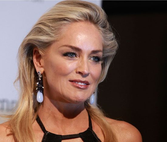 Шэрон Стоун пойдет с тобой на свидание!