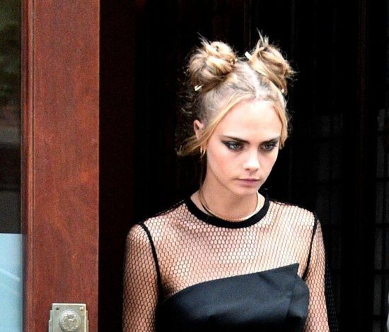 Новая модная укладка звезд: два небрежных пучка