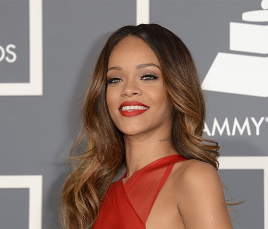 Как фанаты встречают Рианну?