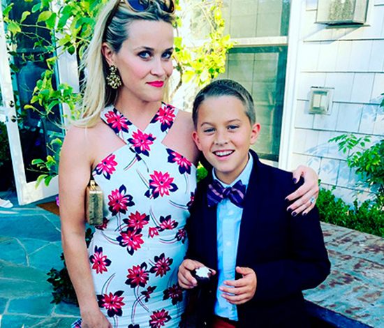 Посмотри, какой красивый и взрослый сын у Риз Уизерспун!