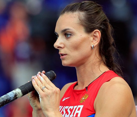 Исинбаева расплакалась, но сборная все равно улетела в Рио