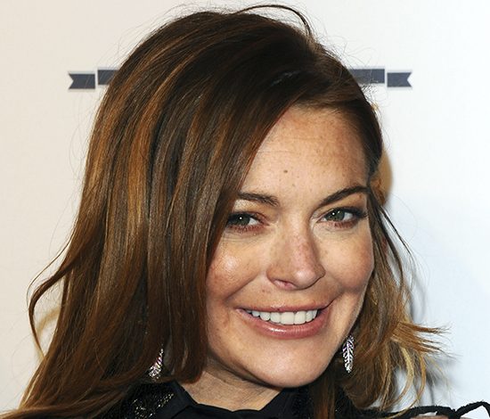 Линдси Лохан продолжает носить обручальное кольцо. Перемирие?