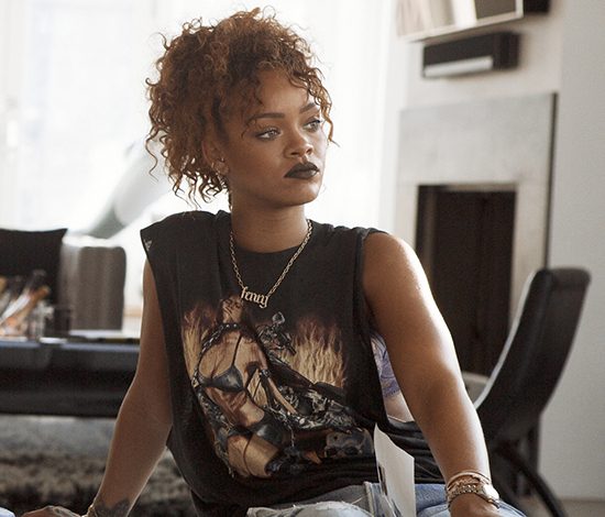 Рианна создала джинсовую коллекцию обуви для Manolo Blahnik