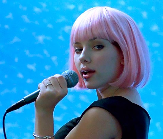 Знаменитые актеры, которые еще и круто поют