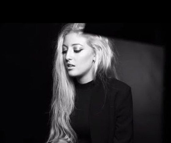 Потрясающая версия песни Writing's On The Wall