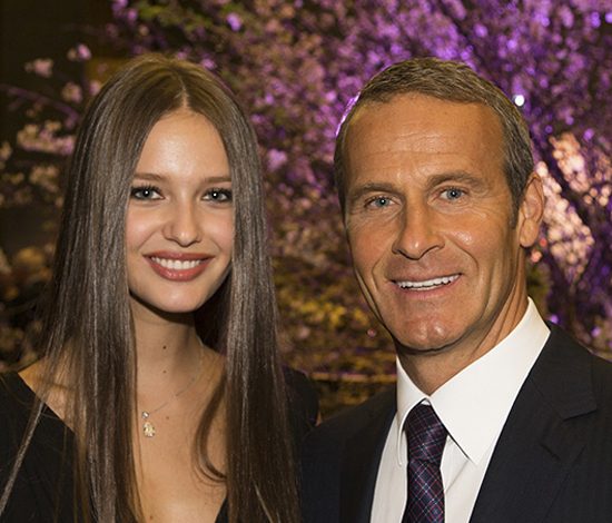 Беременная девушка Доронина демонстрирует округлившийся животик