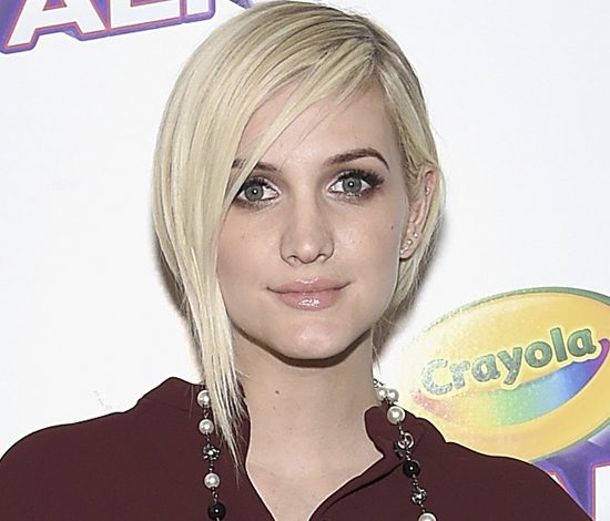 Эшли Симпсон впервые показала свою дочь