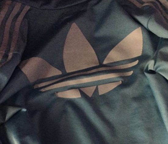 Новый спор взорвал Интернет: какого цвета куртка