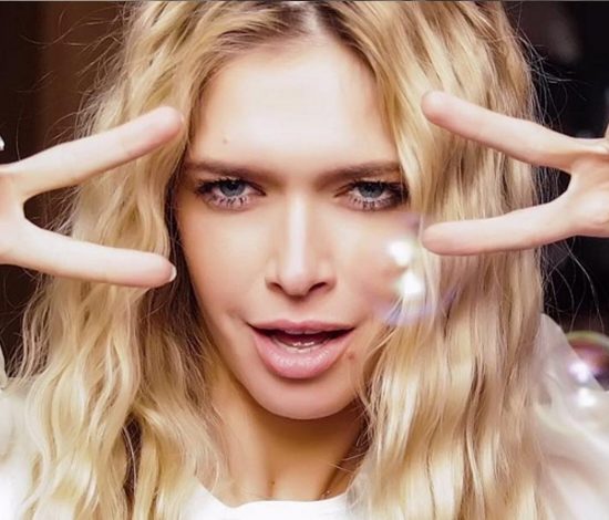 Брежнева появилась на обложке журнала в необычном образе