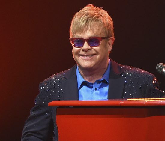 Элтон Джон публично оскорбил Джанет Джексон