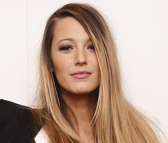 Блейк Лайвли надела платье с очень глубоким декольте