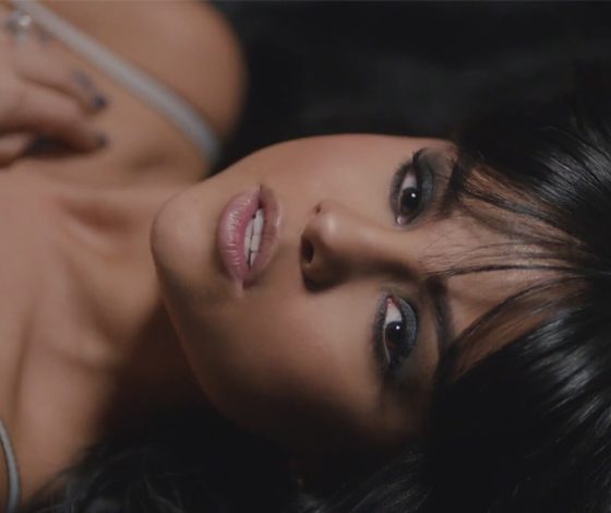 Как повторить макияж Селены Гомес из клипа Hands To Myself