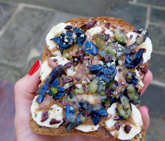 Рецепт: сэндвич с бананом и черникой