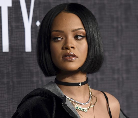 В новом клипе Рианна не скрывает своих чувств к Дрейку