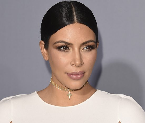 Ким Кардашьян опубликовала первое фото сына Сейнта