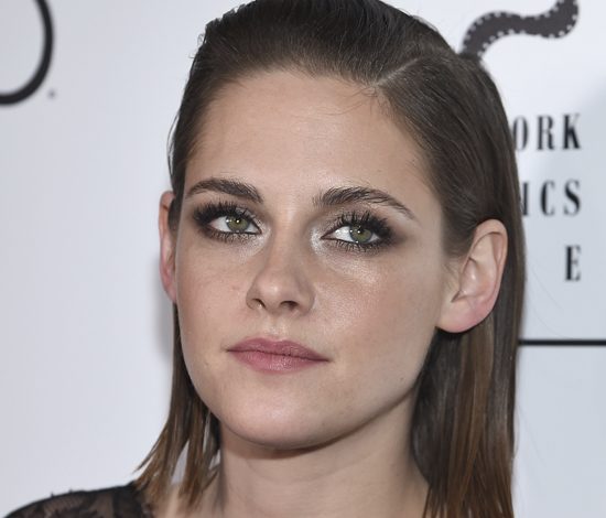 Что на самом деле означают выражения лиц звезд