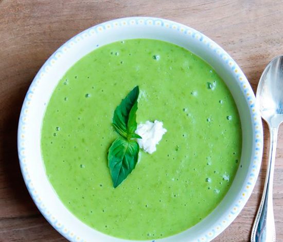 Рецепт: суп из сладкого горошка и базилика