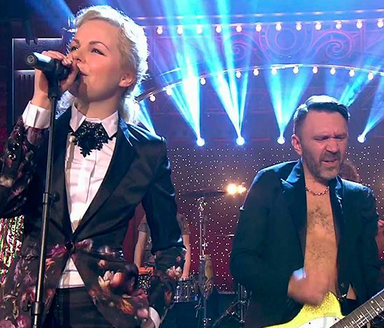 Живое исполнение хита «Экспонат» в Вечернем Урганте