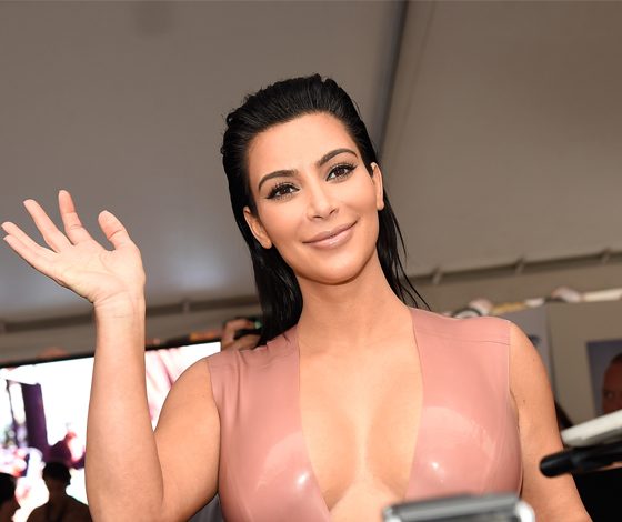 Ким Кардашьян появилась на публике без макияжа