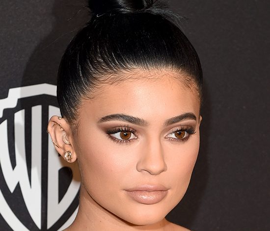 Как повторить макияж Кайли Дженнер с «Золотого глобуса»