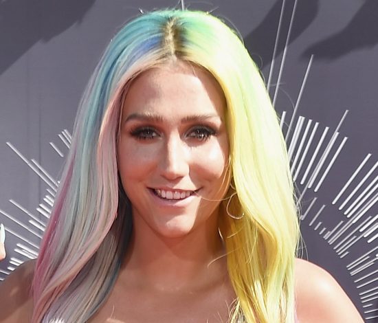 Певица Кеша увеличила ягодицы