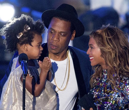 Бейонсе и Jay-Z: фото семейного отдыха с дочкой