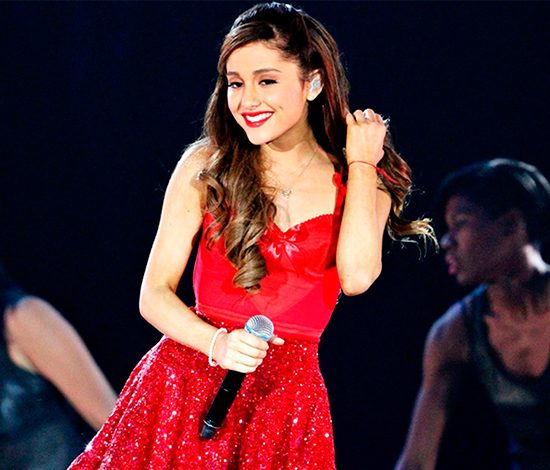 Ариана Гранде пародирует Кристину Агилеру