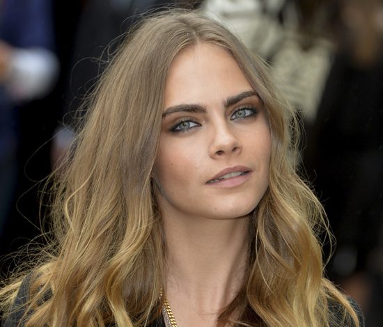 Кара Делевинь поддержала новый флэшмоб в Instagram