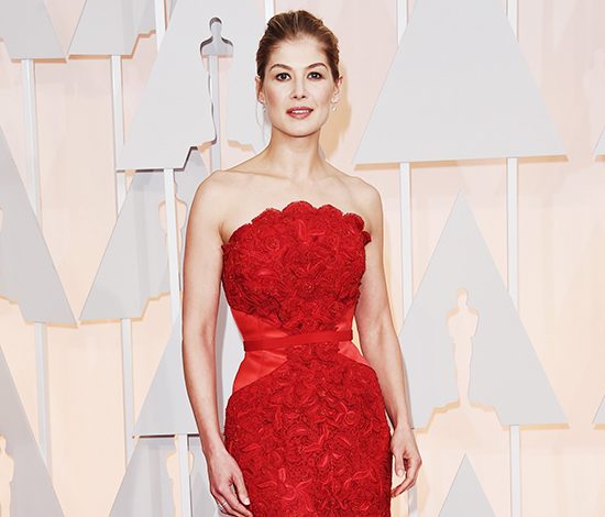 Самые яркие выходы Розамунд Пайк