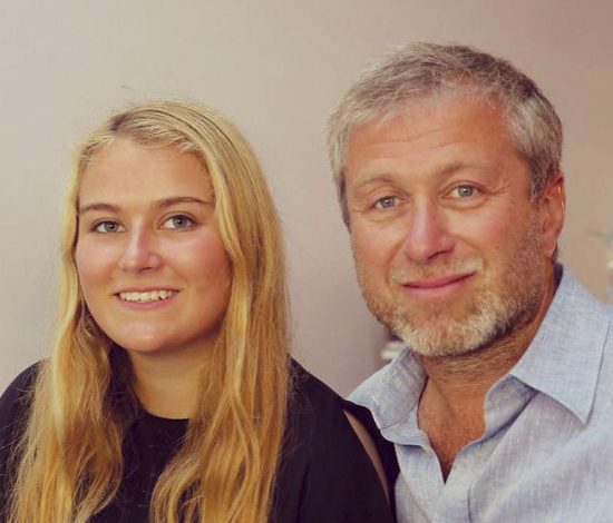 Дочь Романа Абрамовича похвасталась фигурой в бикини