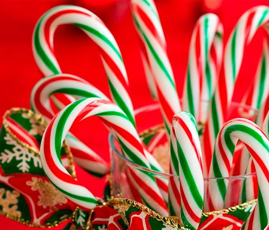 Как делают рождественские леденцы