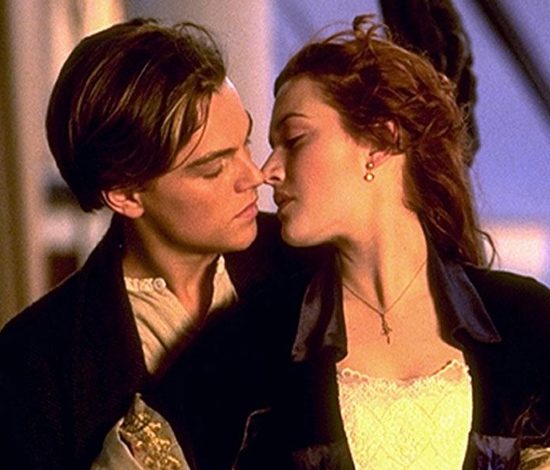 Самые красивые кинопоцелуи в гифках