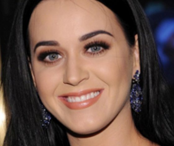 Кети Перри удивила необычной обувью