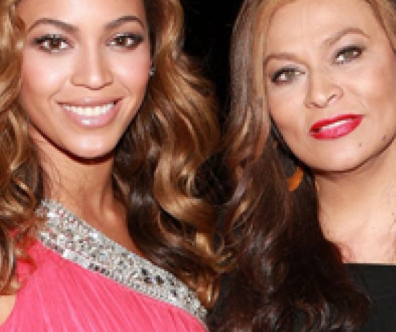 Бейонсе показала фотографии со свадьбы мамы