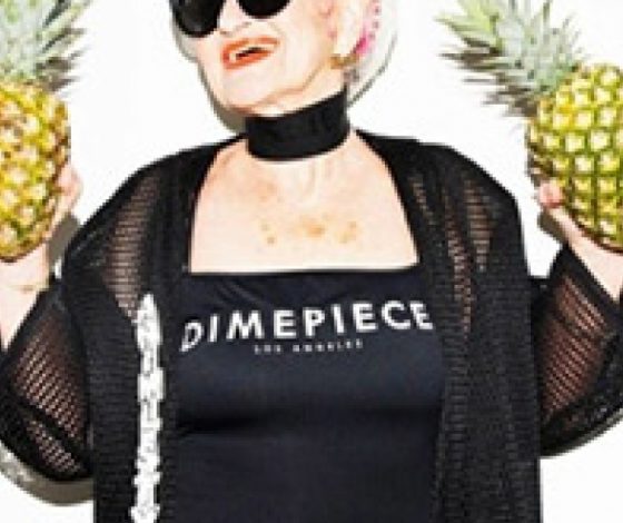 86-летняя модель снялась в рекламе купальников