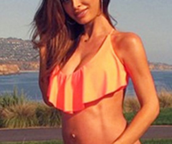 Через месяц после родов модель показала идеальное тело