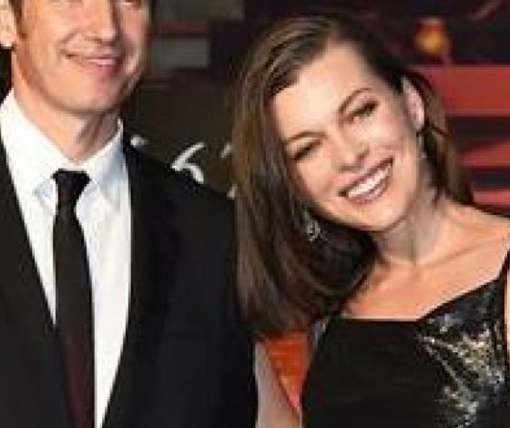 Мила Йовович показала новорожденную дочку