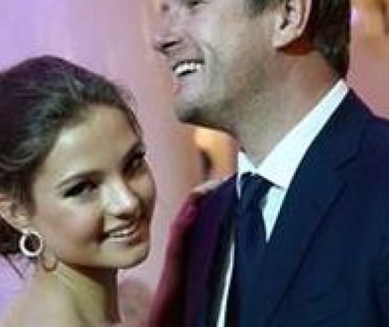 Дочь Евгения Кафельникова хочет женить отца