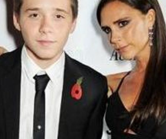 Как Виктория Бекхэм контролирует личную жизнь сына