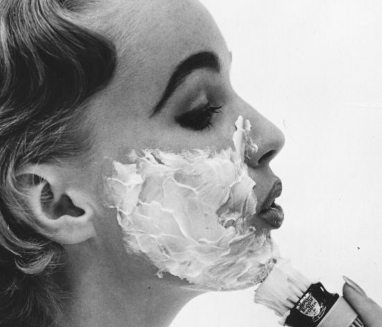 Зачем девушкам брить лицо? Мы не шутим: это тренд!