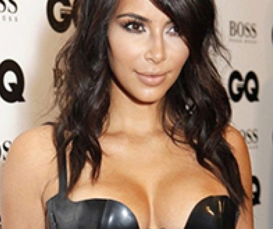 Ким Кардашьян показала свой округлившийся животик